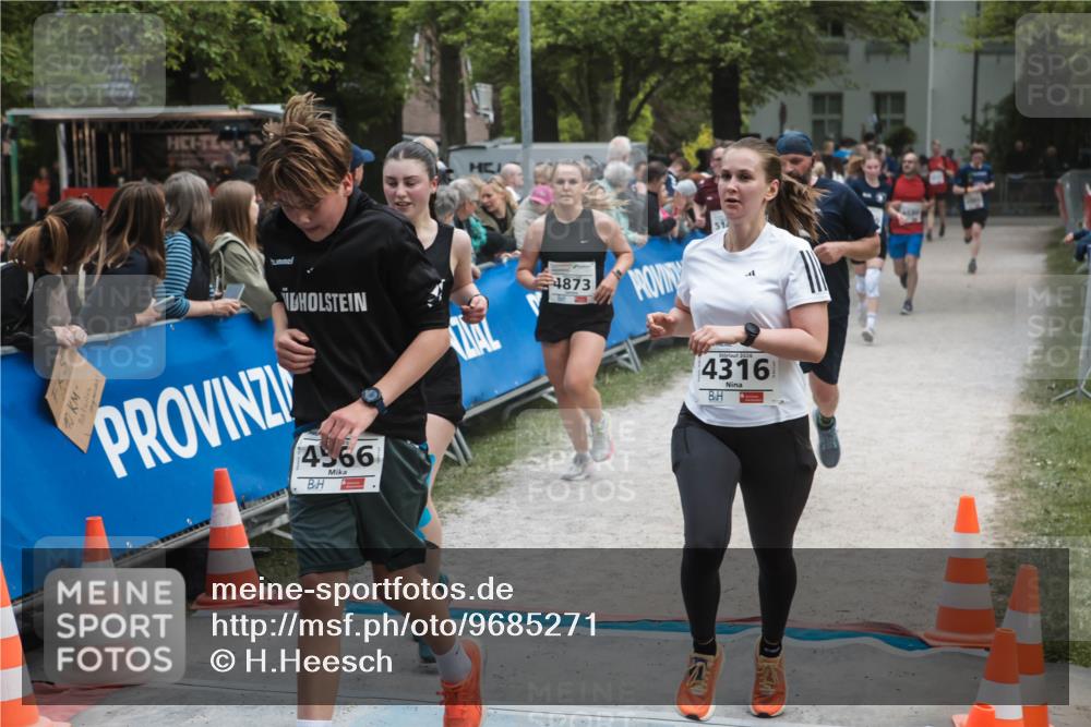 09.05.2026 - Störlauf H.Heesch http://msf.ph/oto/9685271 09.05.2026 19:01:02 Ziel 4566, 4873, 514, 4316 meine-sportfotos.de