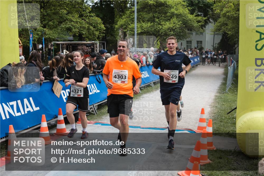 09.05.2026 - Störlauf H.Heesch http://msf.ph/oto/9685333 09.05.2026 19:02:00 Ziel 4321, 4303, 49 meine-sportfotos.de