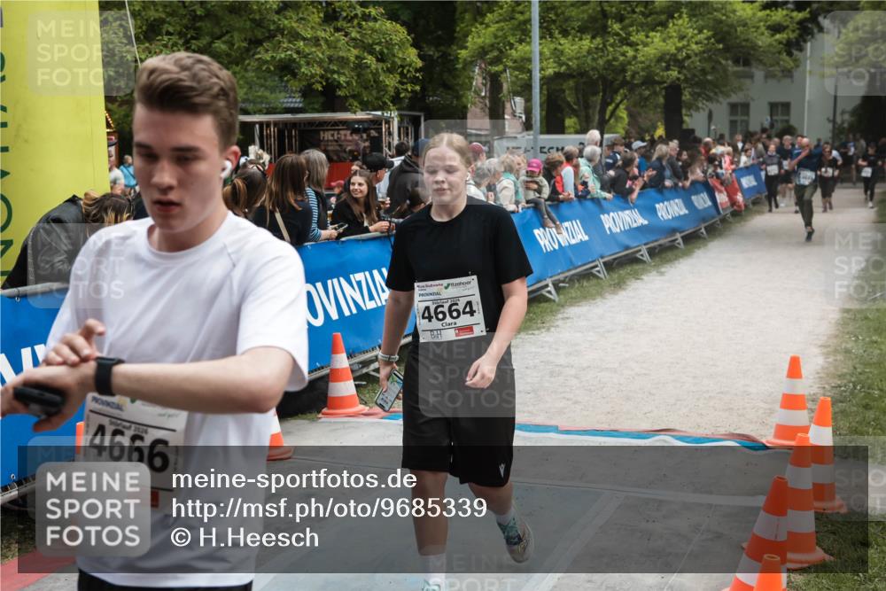 09.05.2026 - Störlauf H.Heesch http://msf.ph/oto/9685339 09.05.2026 19:02:03 Ziel 21, 26, 4666, 4664 meine-sportfotos.de