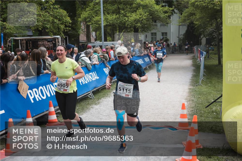 09.05.2026 - Störlauf H.Heesch http://msf.ph/oto/9685363 09.05.2026 19:02:20 Ziel 4905, 5115, 4911 meine-sportfotos.de