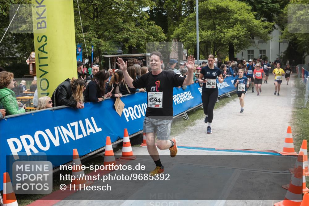 09.05.2026 - Störlauf H.Heesch http://msf.ph/oto/9685392 09.05.2026 19:02:42 Ziel 4594, 5036, 4322 meine-sportfotos.de