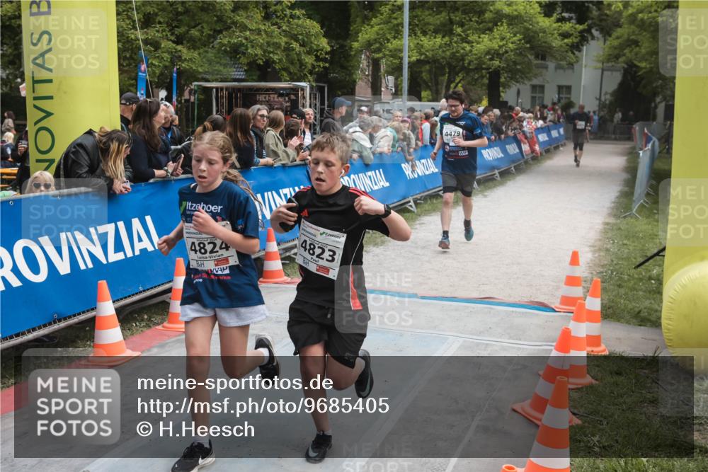09.05.2026 - Störlauf H.Heesch http://msf.ph/oto/9685405 09.05.2026 19:02:48 Ziel 4824, 4823, 4479 meine-sportfotos.de