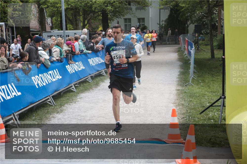 09.05.2026 - Störlauf H.Heesch http://msf.ph/oto/9685454 09.05.2026 19:03:30 Ziel 466, 458 meine-sportfotos.de