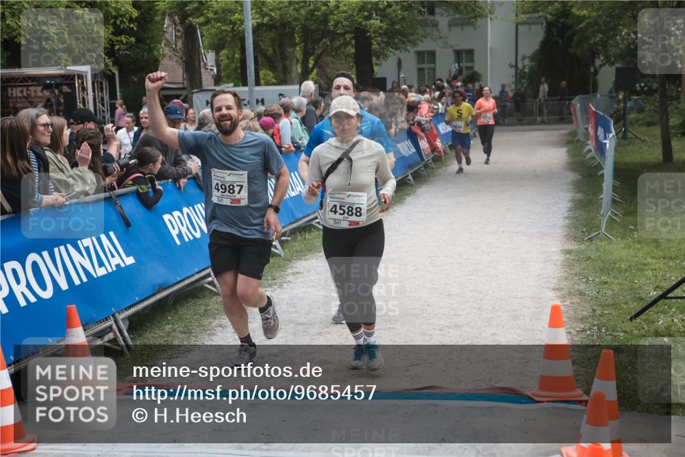09.05.2026 - Störlauf H.Heesch http://msf.ph/oto/9685457 09.05.2026 19:03:33 Ziel 04820, 15, 4987, 4588, 4712 meine-sportfotos.de