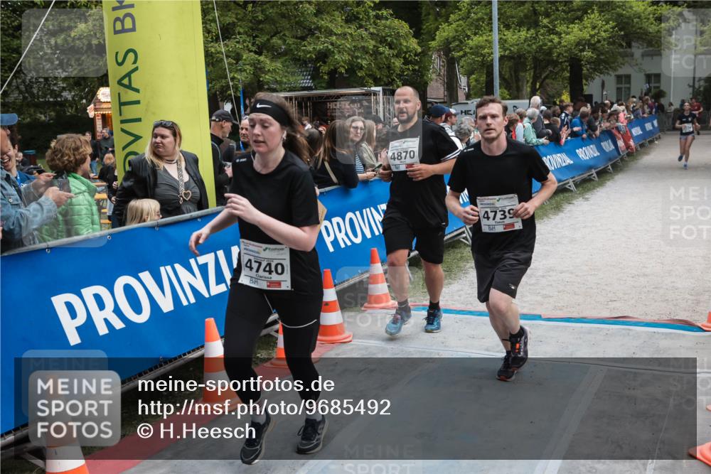 09.05.2026 - Störlauf H.Heesch http://msf.ph/oto/9685492 09.05.2026 19:04:06 Ziel 4870, 4740, 4739 meine-sportfotos.de