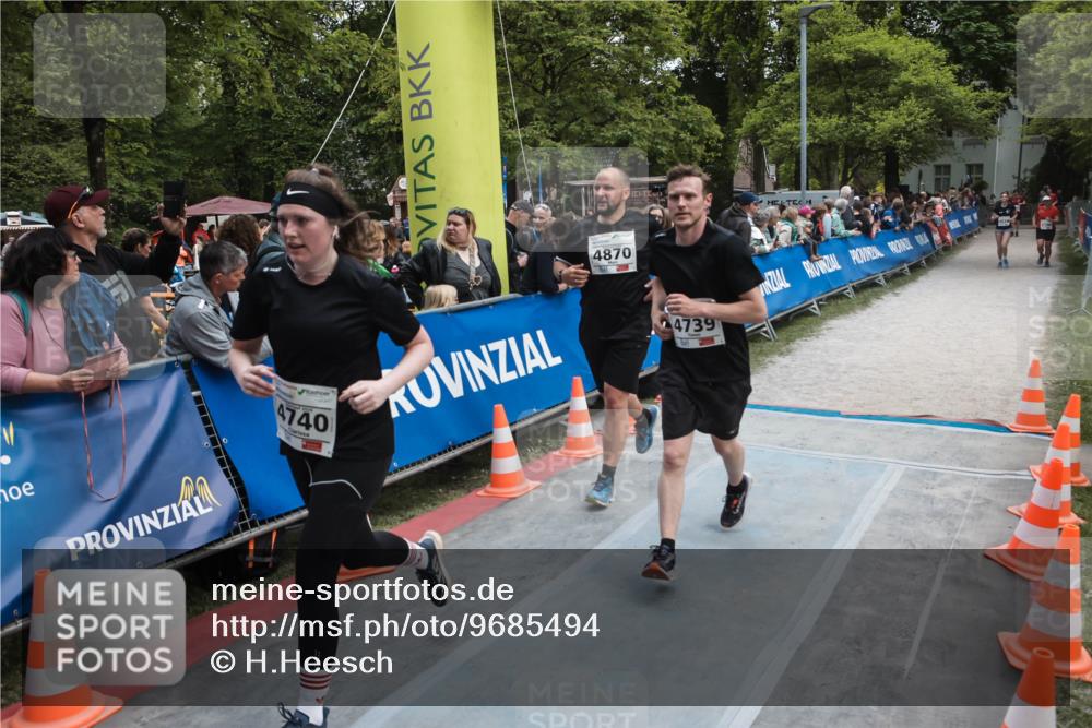 09.05.2026 - Störlauf H.Heesch http://msf.ph/oto/9685494 09.05.2026 19:04:07 Ziel 4740, 4870, 4739 meine-sportfotos.de