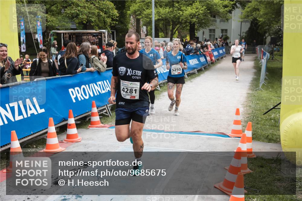 09.05.2026 - Störlauf H.Heesch http://msf.ph/oto/9685675 09.05.2026 19:06:43 Ziel 4281, 5250, 4467 meine-sportfotos.de