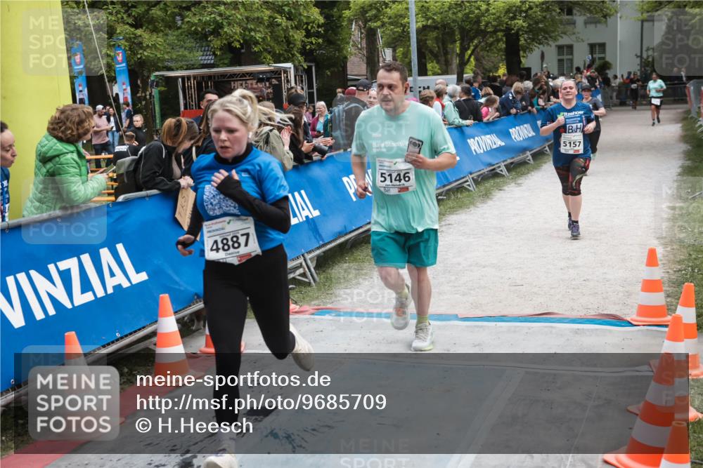 09.05.2026 - Störlauf H.Heesch http://msf.ph/oto/9685709 09.05.2026 19:07:11 Ziel 4887, 5157, 5146 meine-sportfotos.de