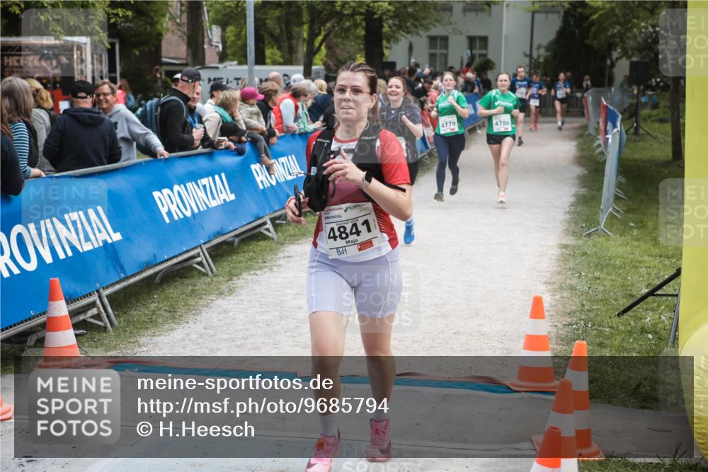 09.05.2026 - Störlauf H.Heesch http://msf.ph/oto/9685794 09.05.2026 19:08:36 Ziel 4841, 4779, 4780 meine-sportfotos.de