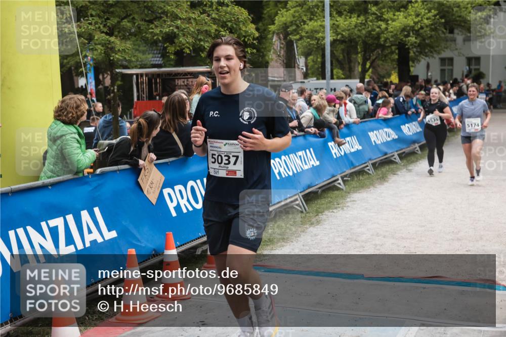 09.05.2026 - Störlauf H.Heesch http://msf.ph/oto/9685849 09.05.2026 19:09:31 Ziel 5037, 4535, 5174 meine-sportfotos.de