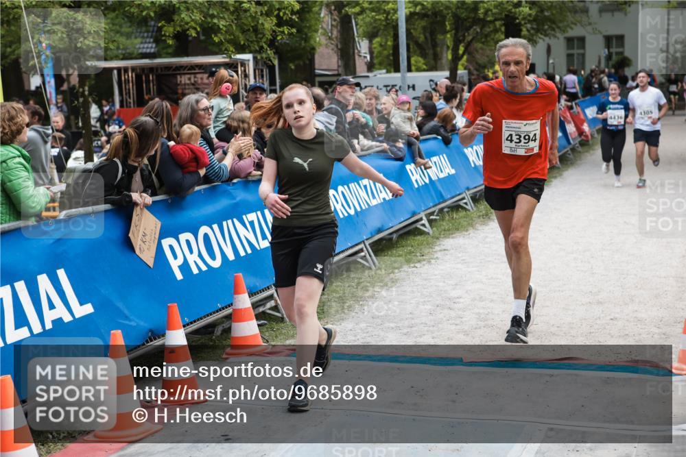 09.05.2026 - Störlauf H.Heesch http://msf.ph/oto/9685898 09.05.2026 19:11:02 Ziel 4394, 4305, 4436 meine-sportfotos.de