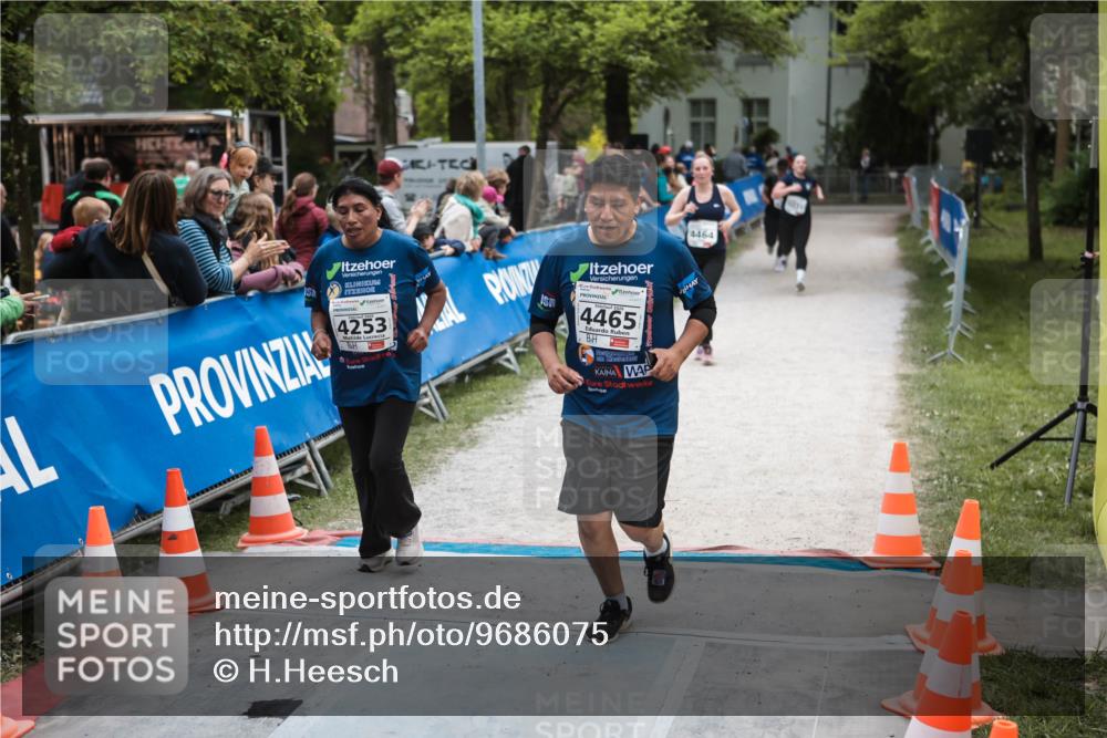 09.05.2026 - Störlauf H.Heesch http://msf.ph/oto/9686075 09.05.2026 19:16:55 Ziel 4253, 4465, 4464 meine-sportfotos.de