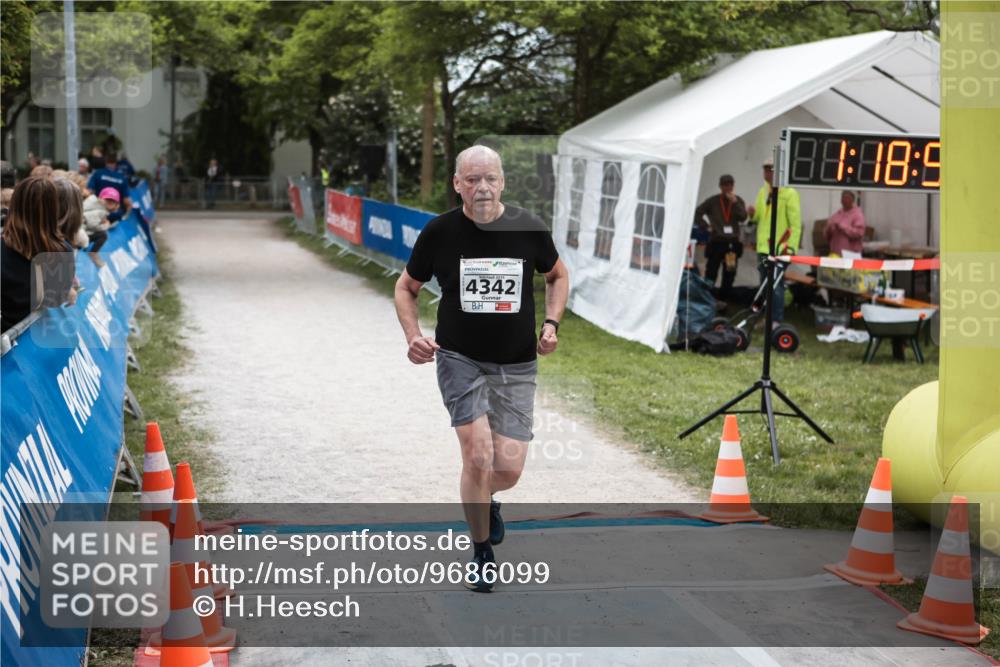 09.05.2026 - Störlauf H.Heesch http://msf.ph/oto/9686099 09.05.2026 19:18:47 Ziel 4342, 88, 08, 9 meine-sportfotos.de