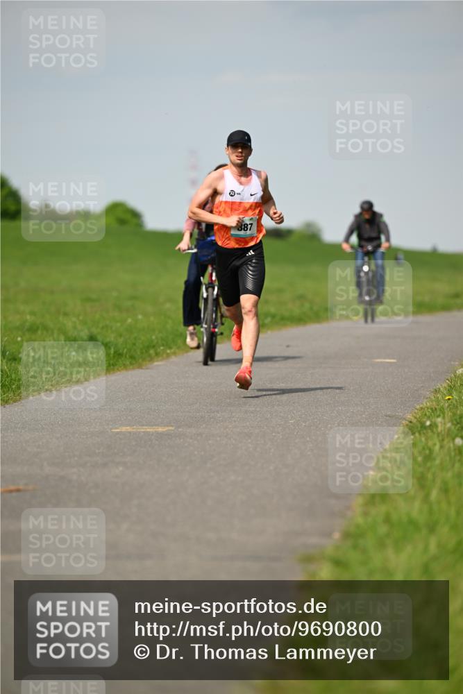 10.05.2026 - 8. Wedeler Halbmarathon Dr. Thomas Lammeyer http://msf.ph/oto/9690800 10.05.2026 11:08:01 Laufen  meine-sportfotos.de