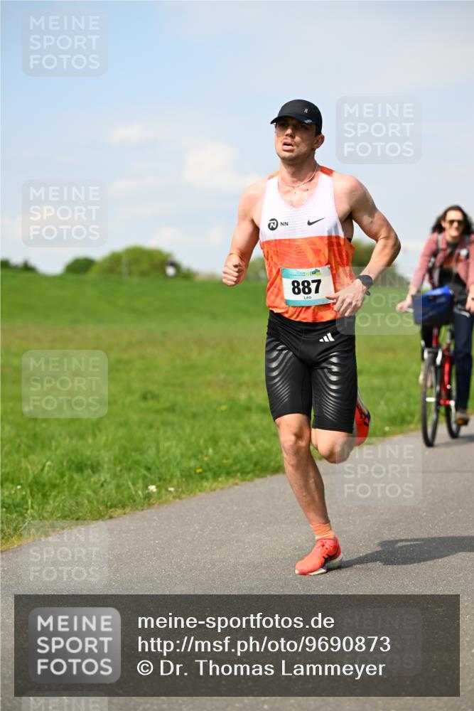 10.05.2026 - 8. Wedeler Halbmarathon Dr. Thomas Lammeyer http://msf.ph/oto/9690873 10.05.2026 11:08:05 Laufen 887 meine-sportfotos.de