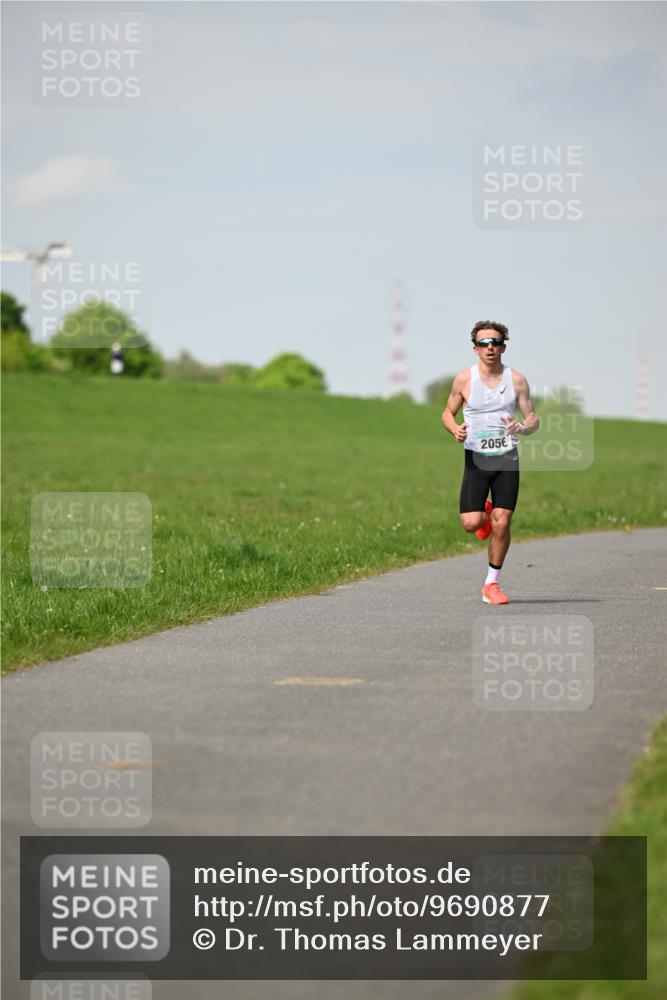 10.05.2026 - 8. Wedeler Halbmarathon Dr. Thomas Lammeyer http://msf.ph/oto/9690877 10.05.2026 11:10:00 Laufen 2056 meine-sportfotos.de
