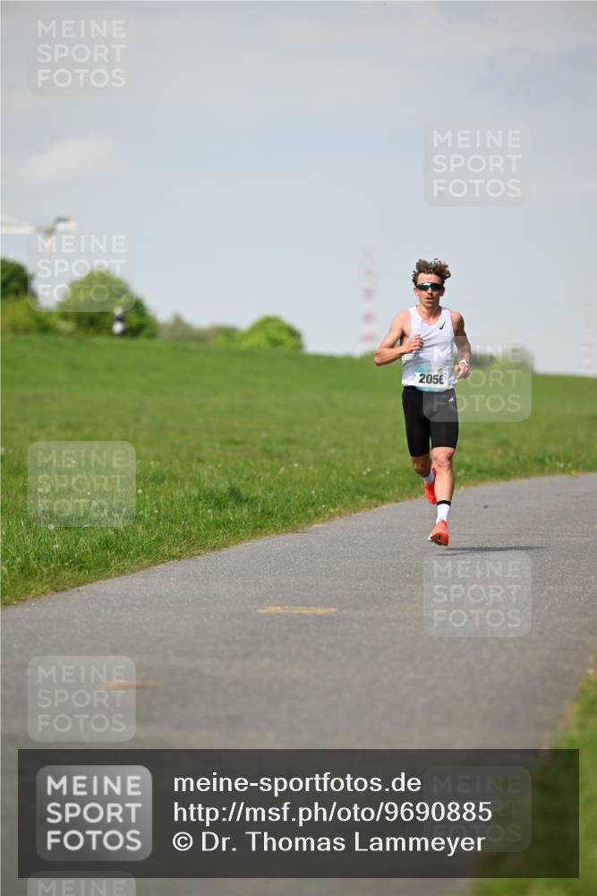 10.05.2026 - 8. Wedeler Halbmarathon Dr. Thomas Lammeyer http://msf.ph/oto/9690885 10.05.2026 11:10:00 Laufen 2056 meine-sportfotos.de
