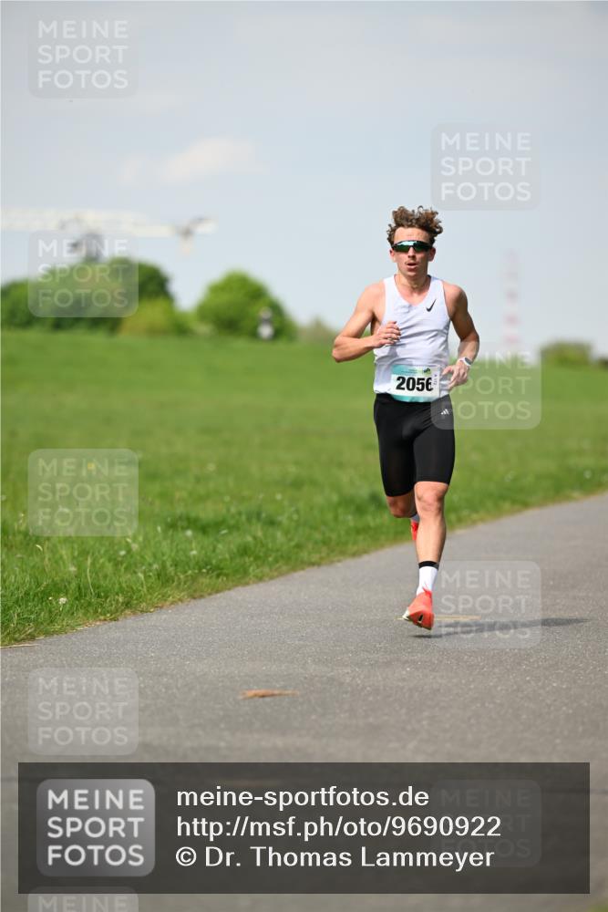 10.05.2026 - 8. Wedeler Halbmarathon Dr. Thomas Lammeyer http://msf.ph/oto/9690922 10.05.2026 11:10:02 Laufen 2056 meine-sportfotos.de
