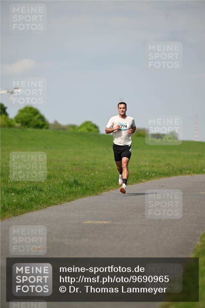 10.05.2026 - 8. Wedeler Halbmarathon Dr. Thomas Lammeyer http://msf.ph/oto/9690965 10.05.2026 11:11:17 Laufen 774 meine-sportfotos.de