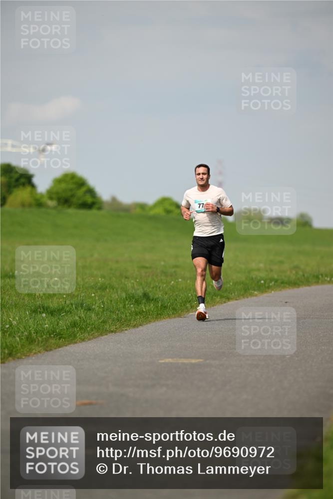 10.05.2026 - 8. Wedeler Halbmarathon Dr. Thomas Lammeyer http://msf.ph/oto/9690972 10.05.2026 11:11:17 Laufen  meine-sportfotos.de