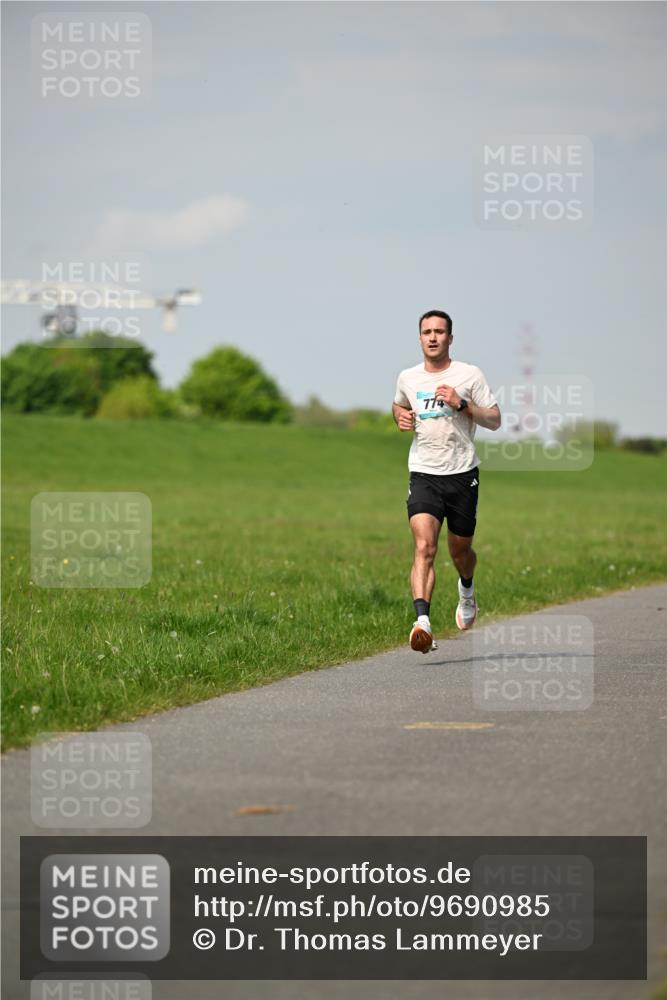 10.05.2026 - 8. Wedeler Halbmarathon Dr. Thomas Lammeyer http://msf.ph/oto/9690985 10.05.2026 11:11:18 Laufen 774 meine-sportfotos.de