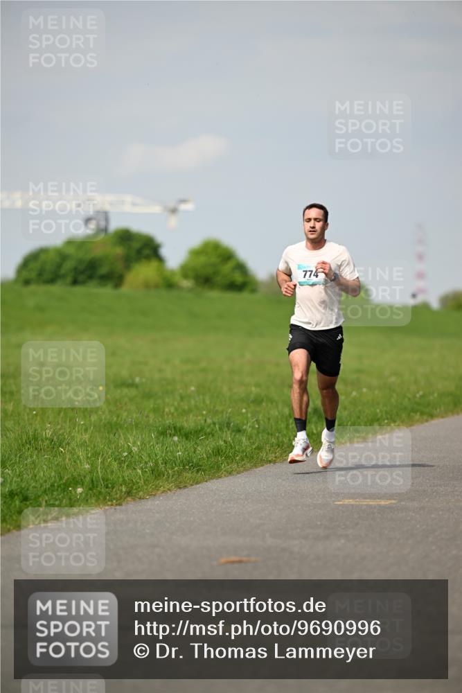 10.05.2026 - 8. Wedeler Halbmarathon Dr. Thomas Lammeyer http://msf.ph/oto/9690996 10.05.2026 11:11:18 Laufen 774 meine-sportfotos.de