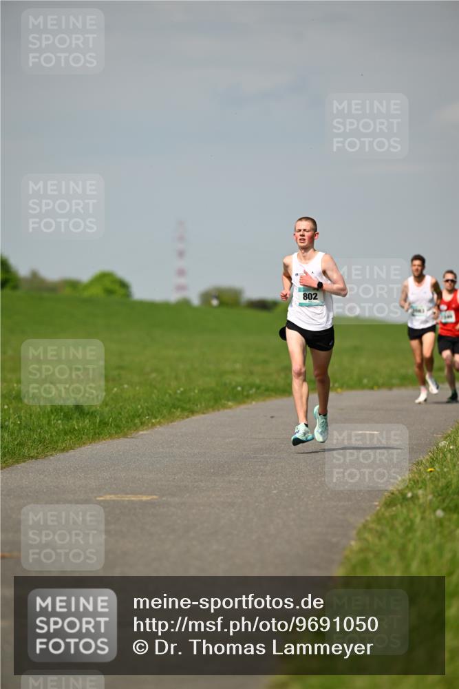 10.05.2026 - 8. Wedeler Halbmarathon Dr. Thomas Lammeyer http://msf.ph/oto/9691050 10.05.2026 11:11:47 Laufen 802 meine-sportfotos.de