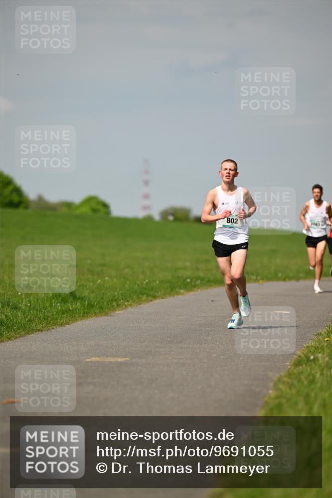 10.05.2026 - 8. Wedeler Halbmarathon Dr. Thomas Lammeyer http://msf.ph/oto/9691055 10.05.2026 11:11:47 Laufen 802 meine-sportfotos.de