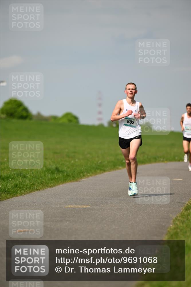 10.05.2026 - 8. Wedeler Halbmarathon Dr. Thomas Lammeyer http://msf.ph/oto/9691068 10.05.2026 11:11:48 Laufen 802 meine-sportfotos.de