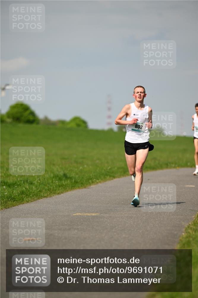 10.05.2026 - 8. Wedeler Halbmarathon Dr. Thomas Lammeyer http://msf.ph/oto/9691071 10.05.2026 11:11:48 Laufen 802 meine-sportfotos.de