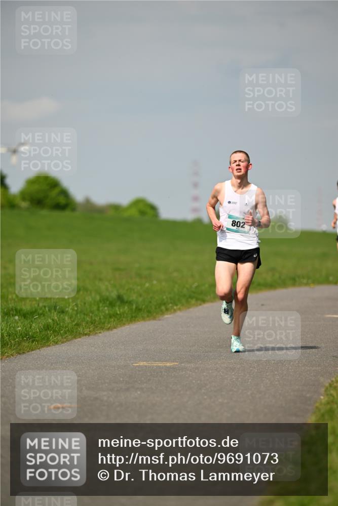 10.05.2026 - 8. Wedeler Halbmarathon Dr. Thomas Lammeyer http://msf.ph/oto/9691073 10.05.2026 11:11:48 Laufen 802 meine-sportfotos.de