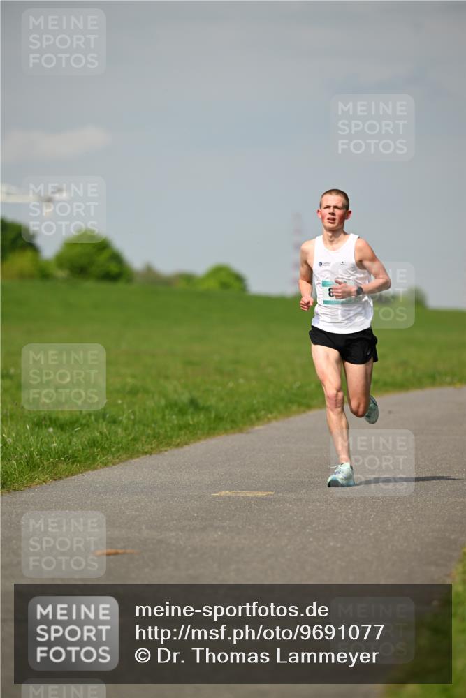 10.05.2026 - 8. Wedeler Halbmarathon Dr. Thomas Lammeyer http://msf.ph/oto/9691077 10.05.2026 11:11:48 Laufen  meine-sportfotos.de