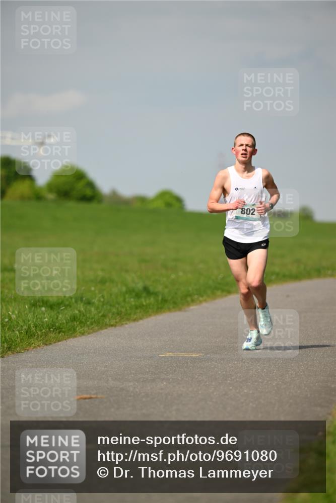10.05.2026 - 8. Wedeler Halbmarathon Dr. Thomas Lammeyer http://msf.ph/oto/9691080 10.05.2026 11:11:48 Laufen 802 meine-sportfotos.de