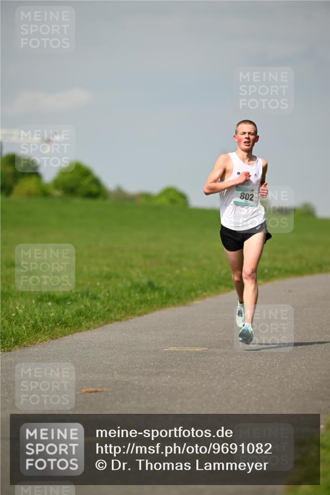 10.05.2026 - 8. Wedeler Halbmarathon Dr. Thomas Lammeyer http://msf.ph/oto/9691082 10.05.2026 11:11:49 Laufen 802 meine-sportfotos.de