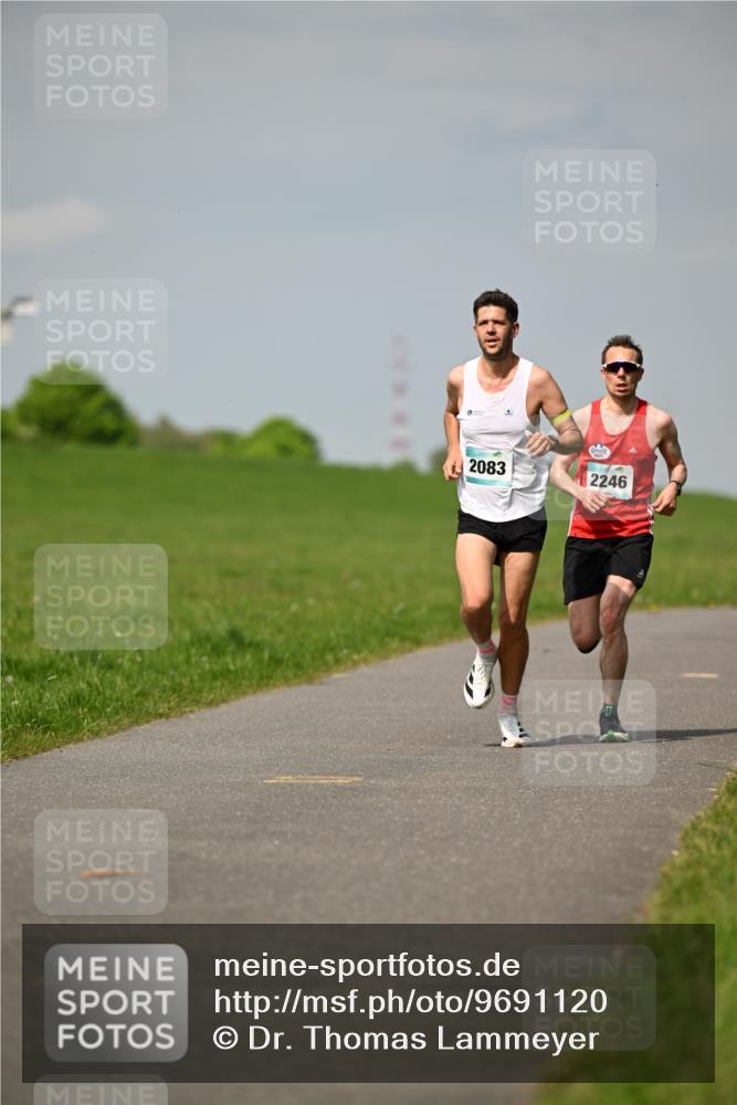 10.05.2026 - 8. Wedeler Halbmarathon Dr. Thomas Lammeyer http://msf.ph/oto/9691120 10.05.2026 11:11:52 Laufen 2083, 2246 meine-sportfotos.de