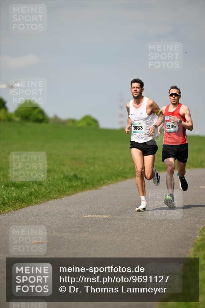 10.05.2026 - 8. Wedeler Halbmarathon Dr. Thomas Lammeyer http://msf.ph/oto/9691127 10.05.2026 11:11:52 Laufen 2083, 2246 meine-sportfotos.de