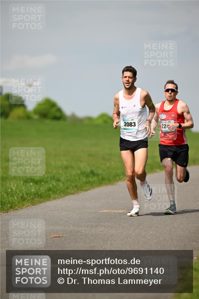 10.05.2026 - 8. Wedeler Halbmarathon Dr. Thomas Lammeyer http://msf.ph/oto/9691140 10.05.2026 11:11:53 Laufen 2083 meine-sportfotos.de