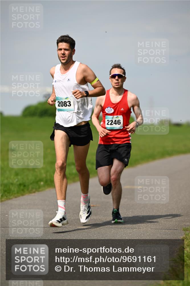 10.05.2026 - 8. Wedeler Halbmarathon Dr. Thomas Lammeyer http://msf.ph/oto/9691161 10.05.2026 11:11:55 Laufen 2083, 2246 meine-sportfotos.de