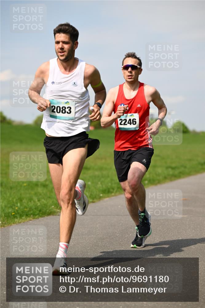 10.05.2026 - 8. Wedeler Halbmarathon Dr. Thomas Lammeyer http://msf.ph/oto/9691180 10.05.2026 11:11:56 Laufen 2083, 2246 meine-sportfotos.de