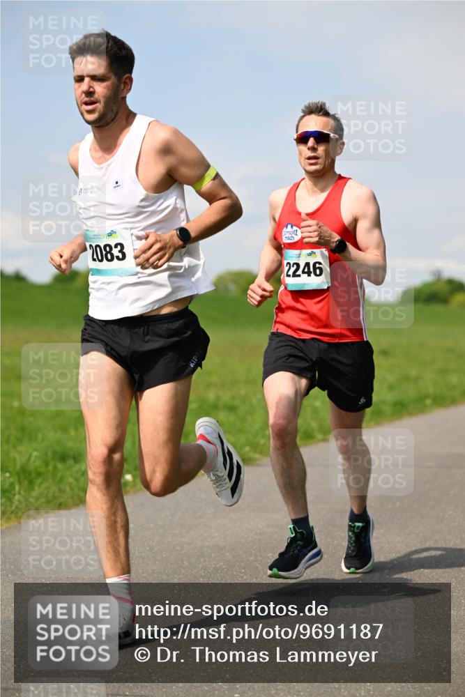 10.05.2026 - 8. Wedeler Halbmarathon Dr. Thomas Lammeyer http://msf.ph/oto/9691187 10.05.2026 11:11:57 Laufen 2083, 2246 meine-sportfotos.de