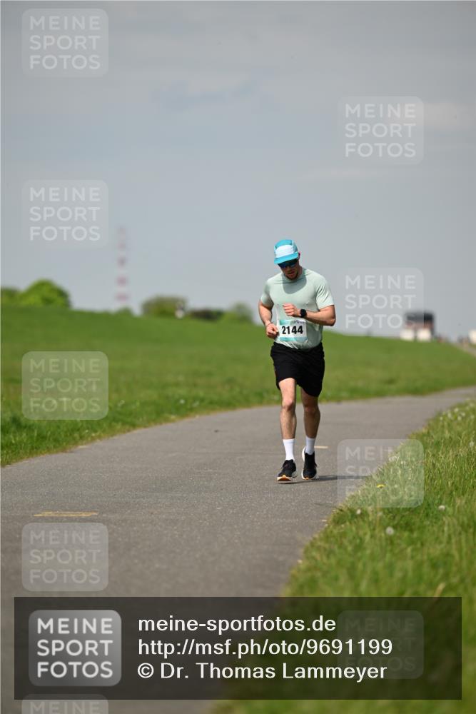 10.05.2026 - 8. Wedeler Halbmarathon Dr. Thomas Lammeyer http://msf.ph/oto/9691199 10.05.2026 11:12:02 Laufen 2144 meine-sportfotos.de