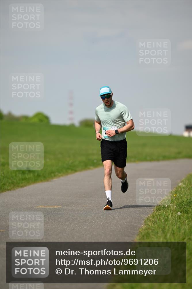 10.05.2026 - 8. Wedeler Halbmarathon Dr. Thomas Lammeyer http://msf.ph/oto/9691206 10.05.2026 11:12:04 Laufen 173 meine-sportfotos.de