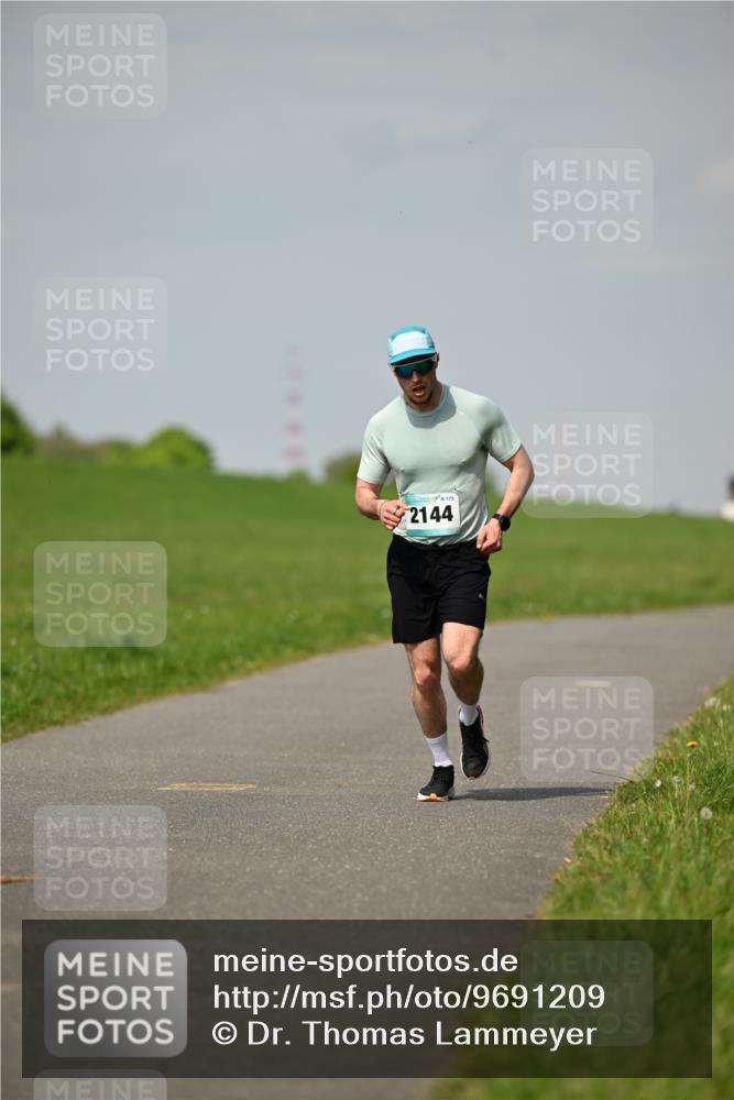 10.05.2026 - 8. Wedeler Halbmarathon Dr. Thomas Lammeyer http://msf.ph/oto/9691209 10.05.2026 11:12:04 Laufen 173, 2144 meine-sportfotos.de