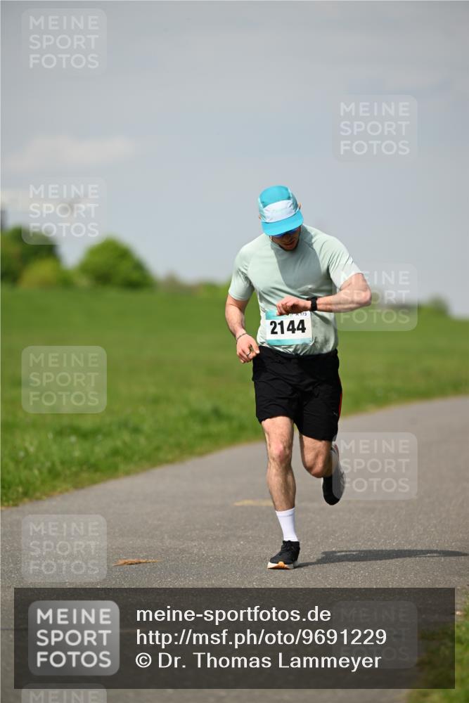 10.05.2026 - 8. Wedeler Halbmarathon Dr. Thomas Lammeyer http://msf.ph/oto/9691229 10.05.2026 11:12:05 Laufen 173, 2144 meine-sportfotos.de