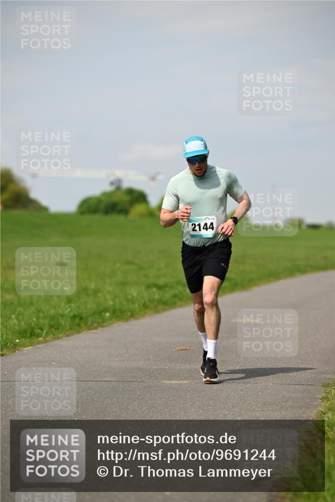 10.05.2026 - 8. Wedeler Halbmarathon Dr. Thomas Lammeyer http://msf.ph/oto/9691244 10.05.2026 11:12:06 Laufen 173, 2144 meine-sportfotos.de