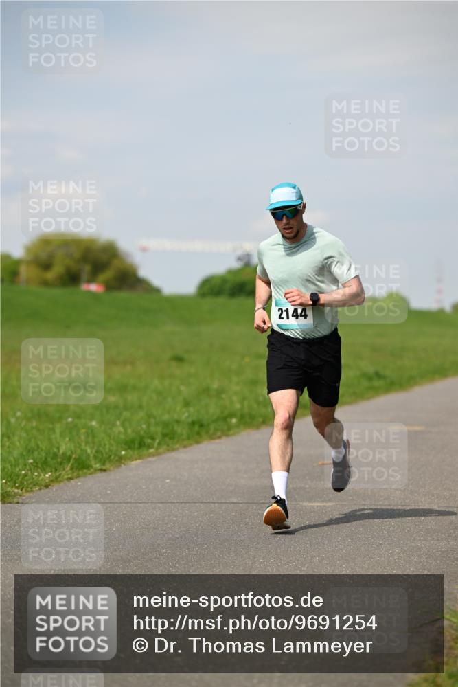 10.05.2026 - 8. Wedeler Halbmarathon Dr. Thomas Lammeyer http://msf.ph/oto/9691254 10.05.2026 11:12:06 Laufen 2144 meine-sportfotos.de