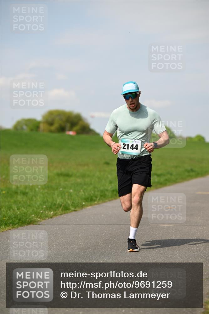10.05.2026 - 8. Wedeler Halbmarathon Dr. Thomas Lammeyer http://msf.ph/oto/9691259 10.05.2026 11:12:07 Laufen 173, 2144 meine-sportfotos.de