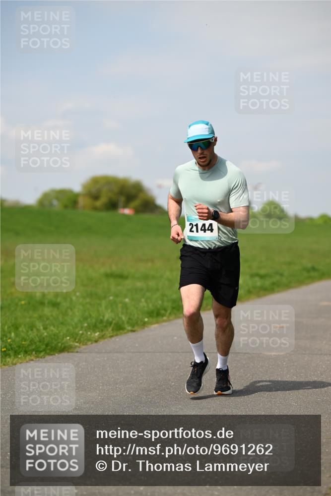 10.05.2026 - 8. Wedeler Halbmarathon Dr. Thomas Lammeyer http://msf.ph/oto/9691262 10.05.2026 11:12:07 Laufen 2144 meine-sportfotos.de