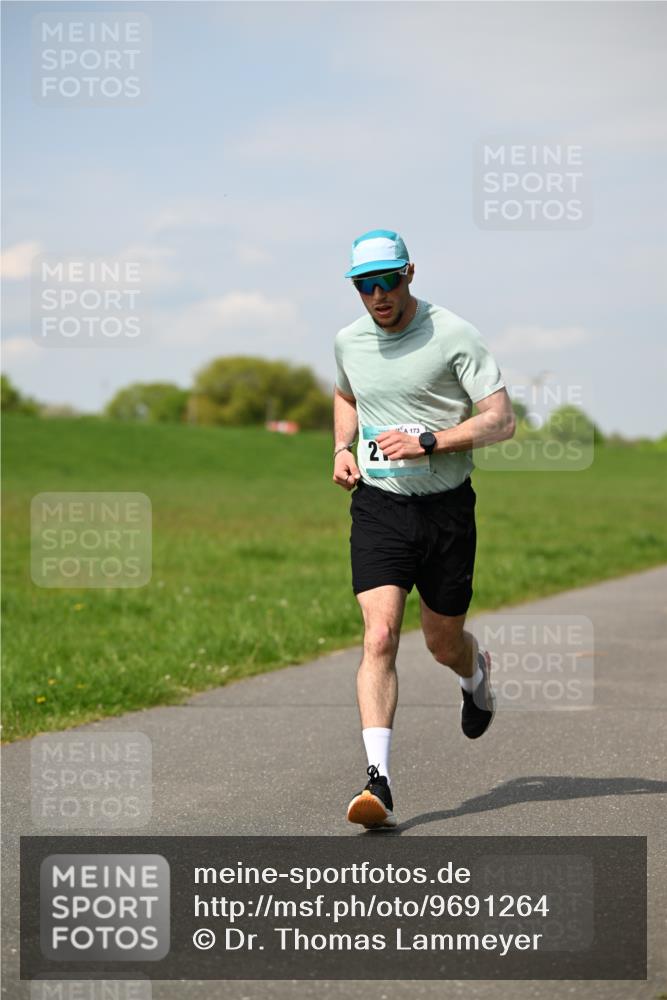 10.05.2026 - 8. Wedeler Halbmarathon Dr. Thomas Lammeyer http://msf.ph/oto/9691264 10.05.2026 11:12:07 Laufen 173 meine-sportfotos.de