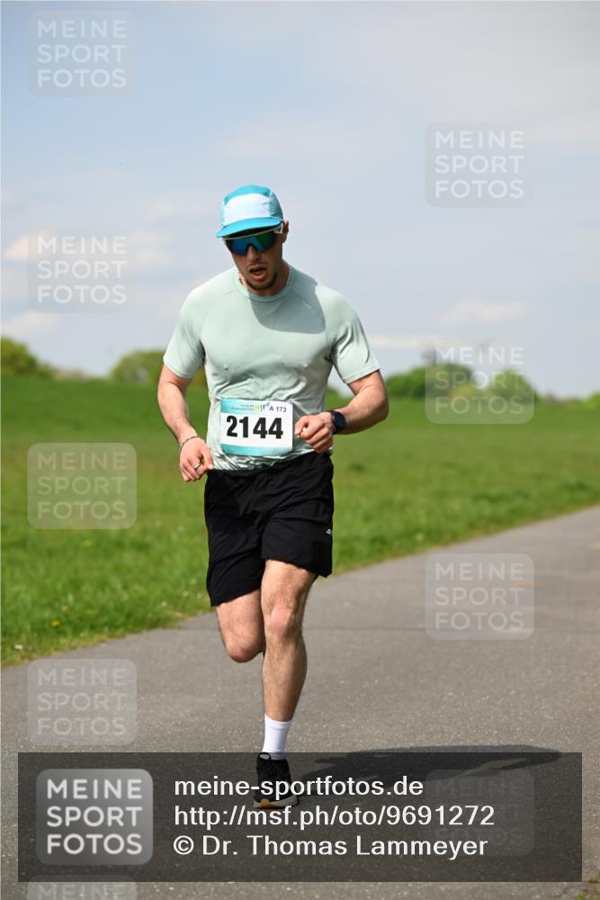 10.05.2026 - 8. Wedeler Halbmarathon Dr. Thomas Lammeyer http://msf.ph/oto/9691272 10.05.2026 11:12:07 Laufen 173, 2144 meine-sportfotos.de